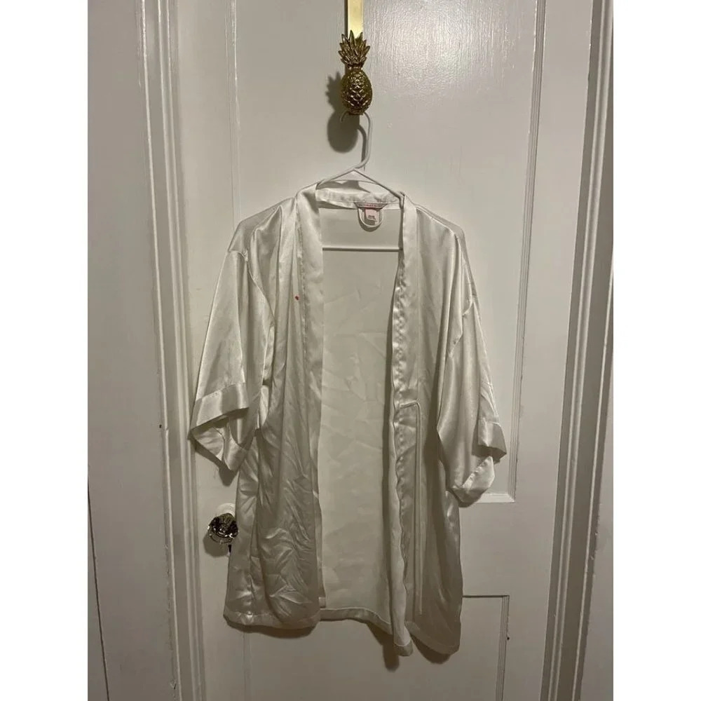 Victoria's Secret Women's Size X-Small/Small Silky Robe